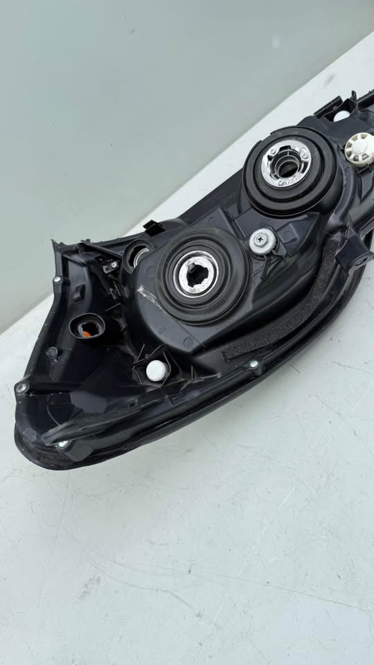 2003-09 Lexus GX470 Right Passenger Halogen Headlight