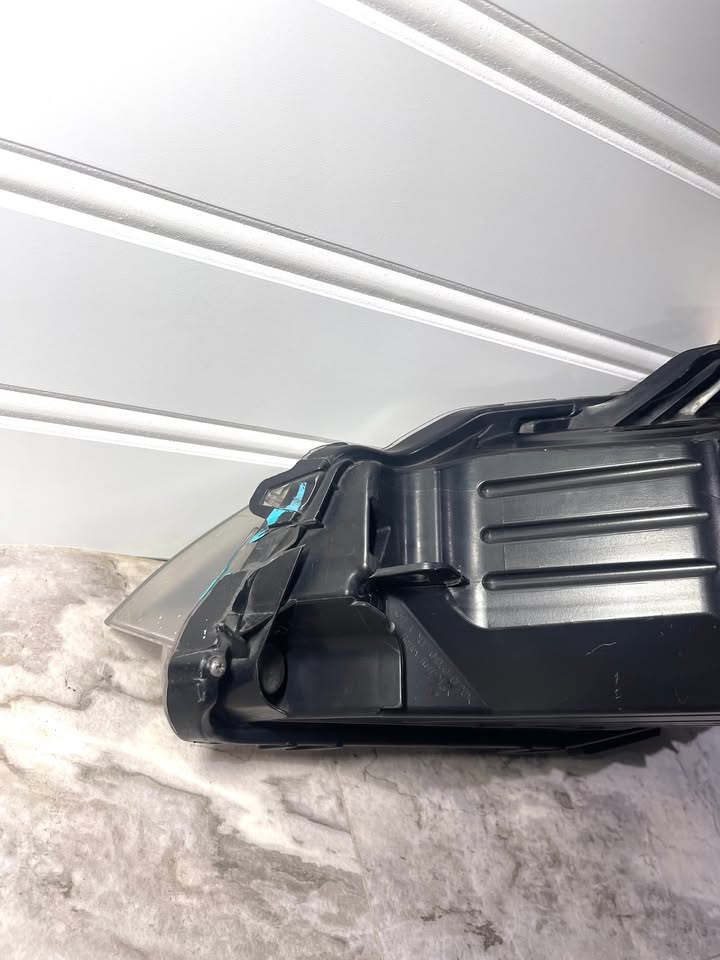 2015-17 Toyota Camry Passenger Right Side Halogen Headlight OEM