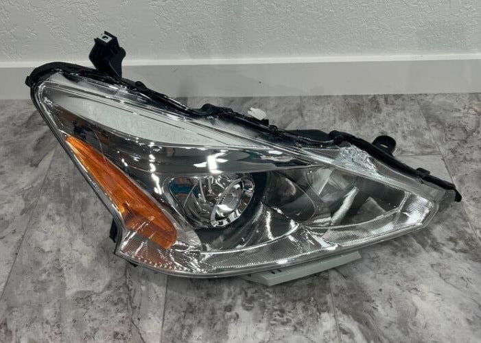 2013-15 Nissan Altima Right Passenger Side Headlight Halogen