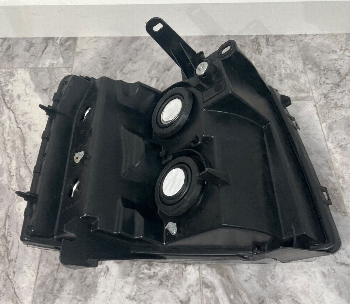 2007-13 Chevrolet Silverado 1500 Front Left Side Black Headlight
