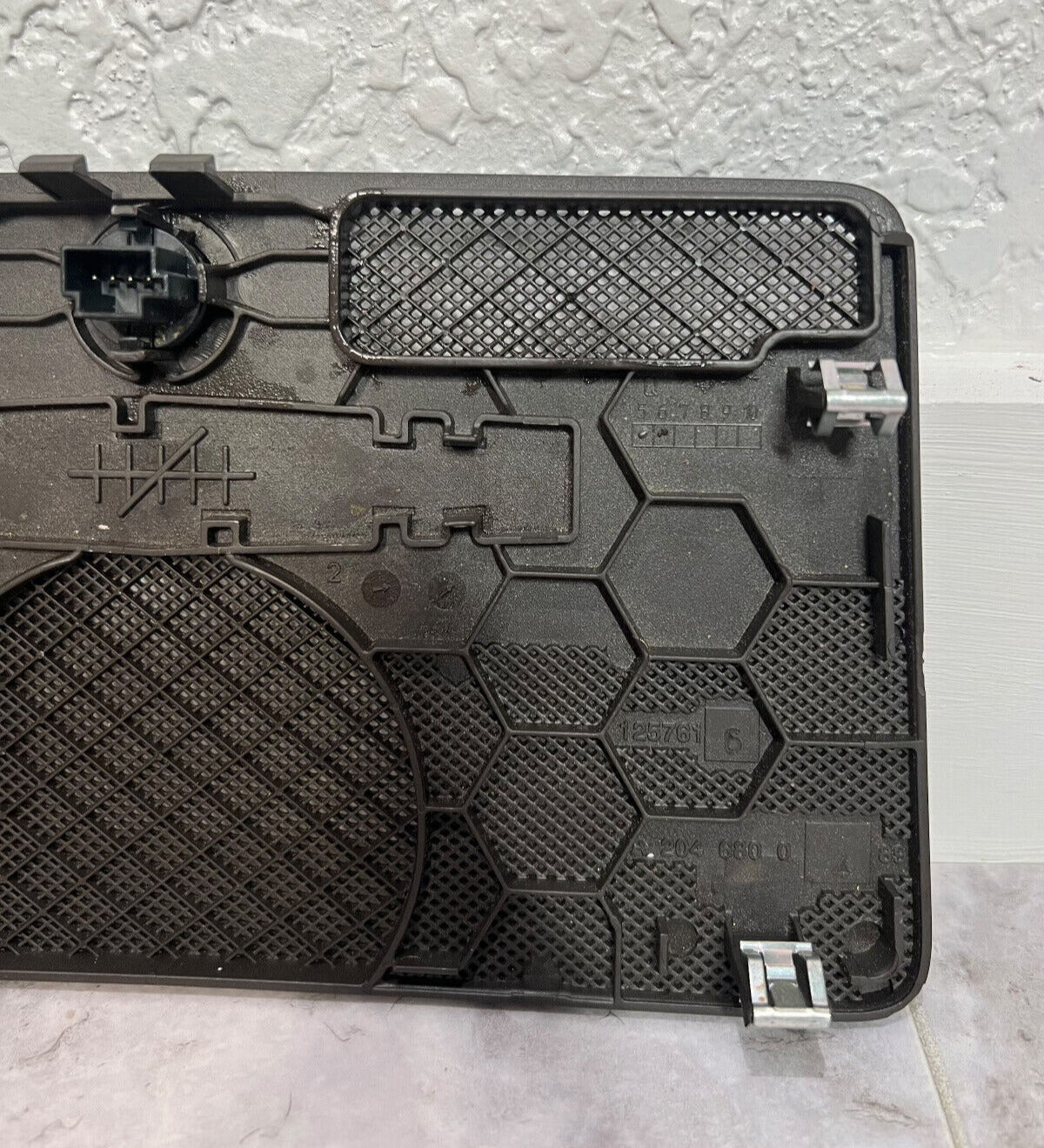 2008-11 Mercedes W204 C300 C350 Dash Speacker Cover OEM