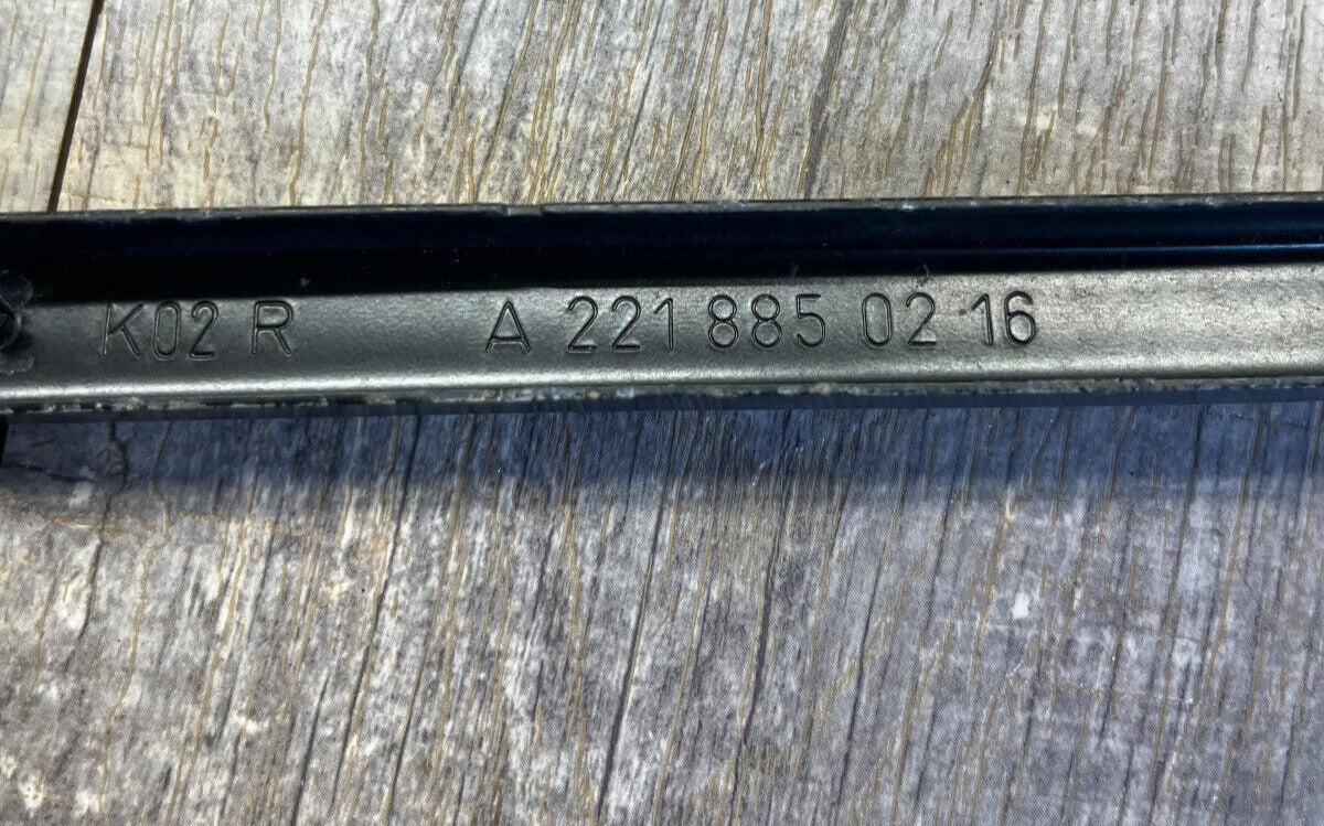 2007-09 Mercedes W221 S-Class Rear Right Bumper Cover Guide Mount Bracket