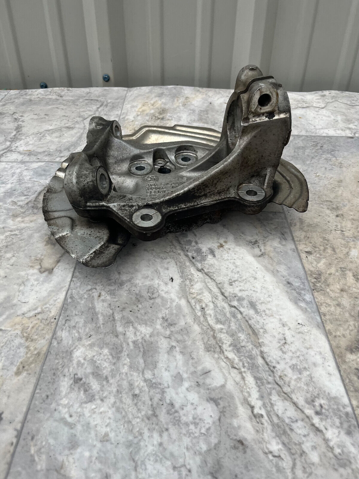 2006-11 BMW 328i Front Right Passenger Side Spindle Knuckle Hub OEM