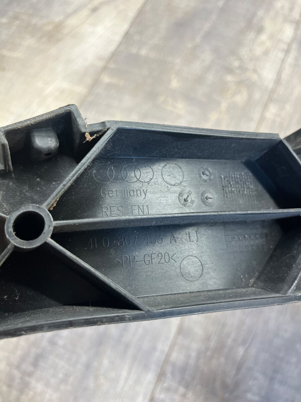 2007-15 Audi Q7 Rear Left Driver Side Bumper Guide Bracket Support OEM