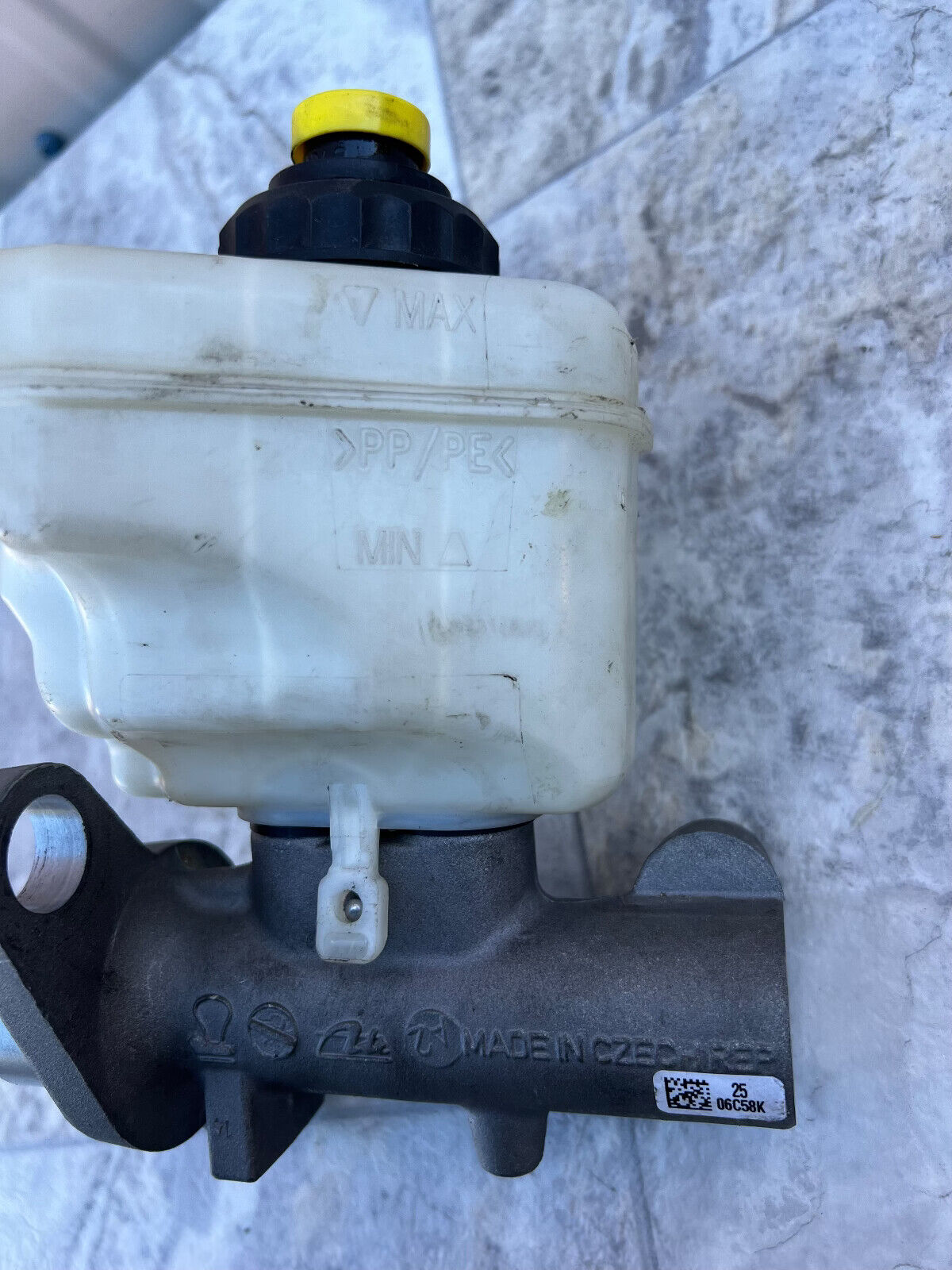 2007-15 Audi Q7 Master Brake Cylinder Assembly OEM