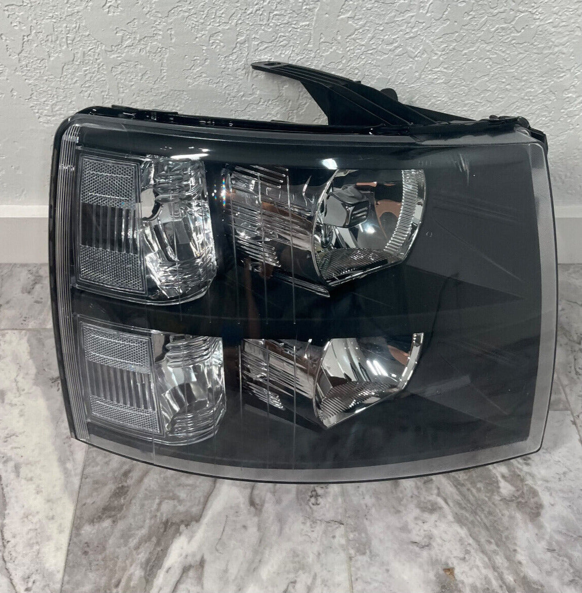 2007-13 Chevrolet Silverado 1500 Front Right Side Black Headlight OEM