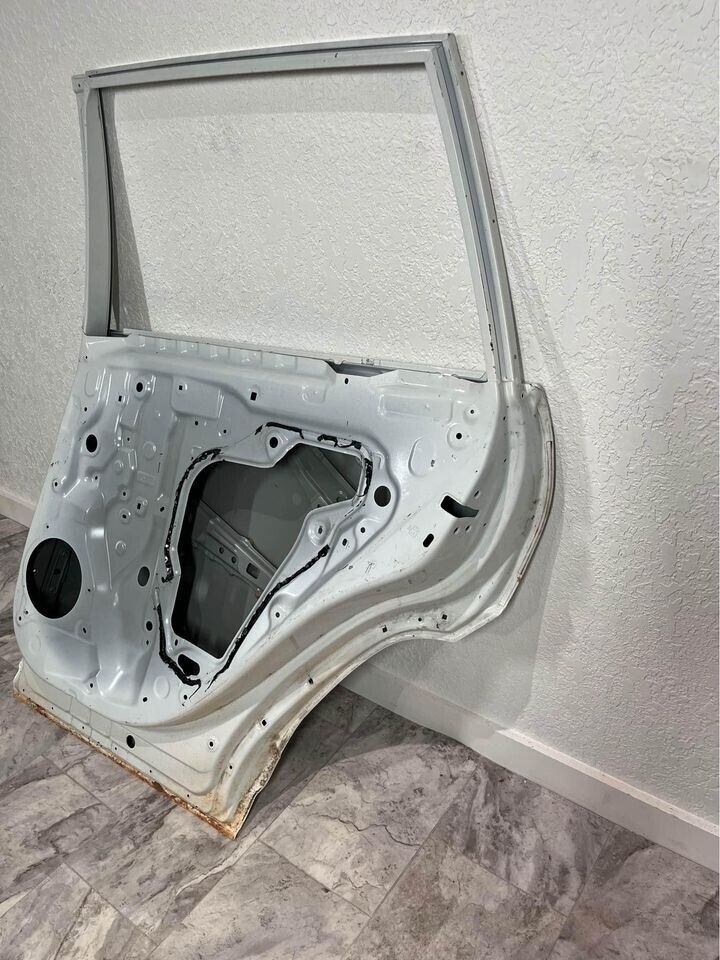 2010-23 Toyota 4Runner Passenger Rear Right Side Door Shell OEM LOCAL PICK UP