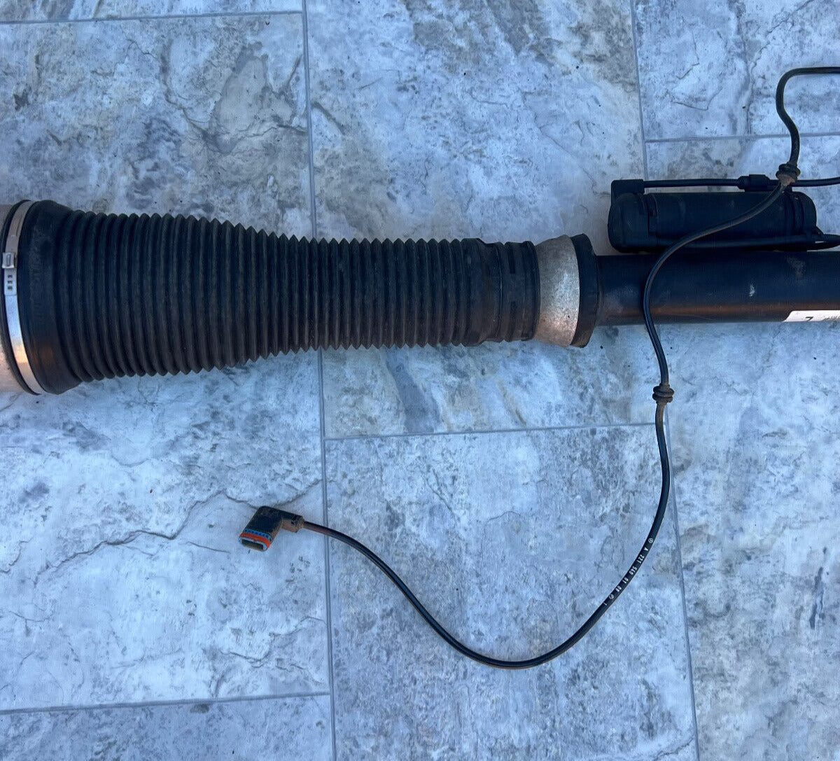 2007-13 Mercedes W221 S550 Rear Left Air Suspension Shock Strut OEM LOCAL