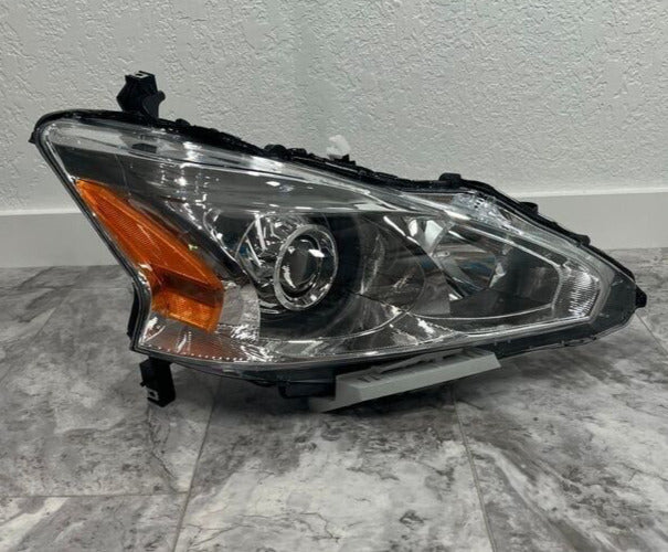 2013-15 Nissan Altima Right Passenger Side Headlight Halogen