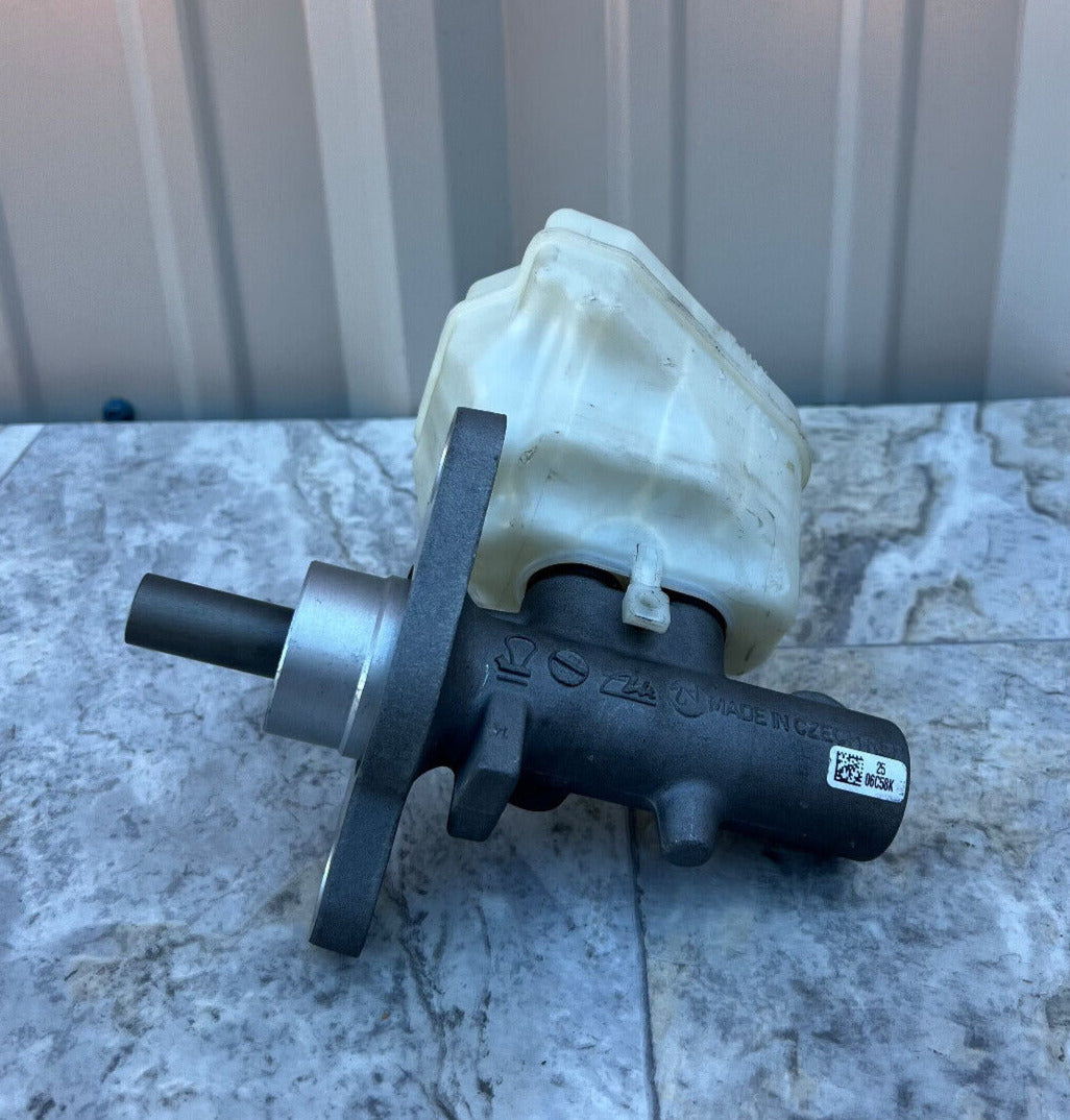 2007-15 Audi Q7 Master Brake Cylinder Assembly OEM