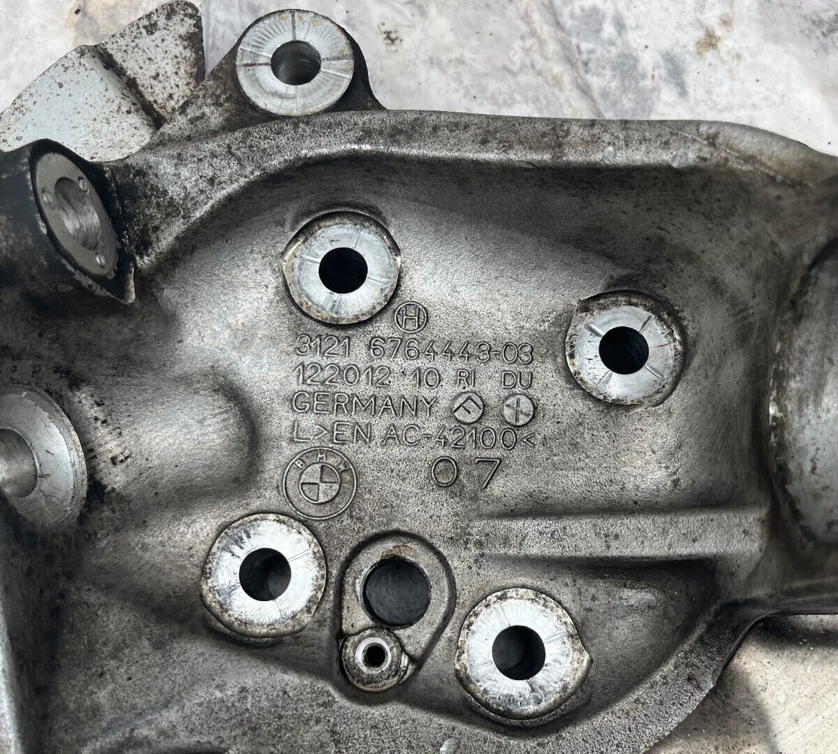 2006-11 BMW 328i Front Left Driver Side Spindle Knuckle Hub OEM