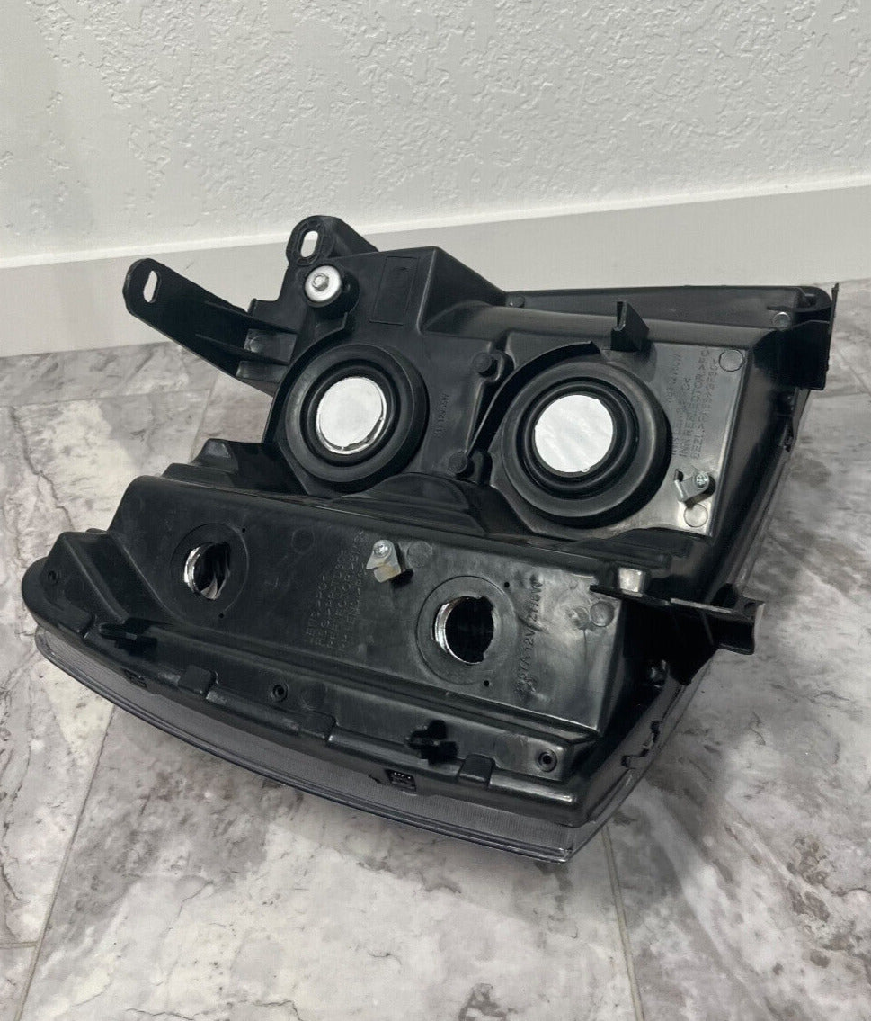 2007-13 Chevrolet Silverado 1500 Front Left Side Black Headlight