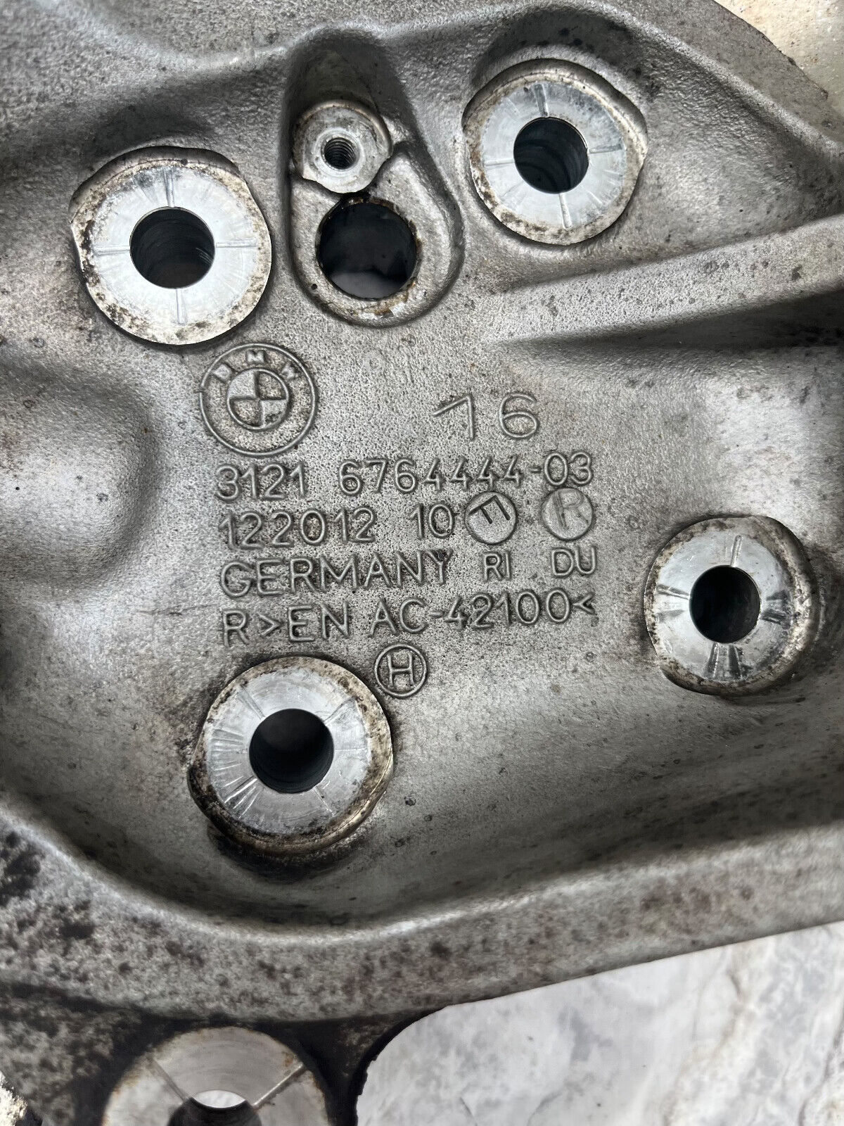 2006-11 BMW 328i Front Right Passenger Side Spindle Knuckle Hub OEM