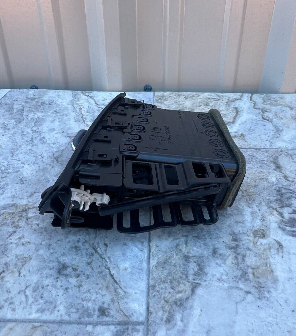 2015-18 Chevrolet Silverado 1500 Left Dash Outer Air Vent OEM