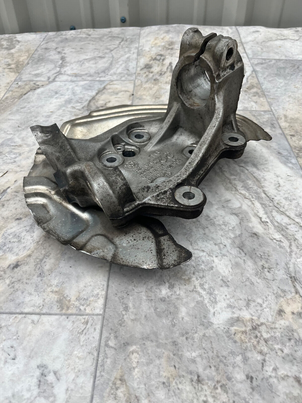 2006-11 BMW 328i Front Right Passenger Side Spindle Knuckle Hub OEM