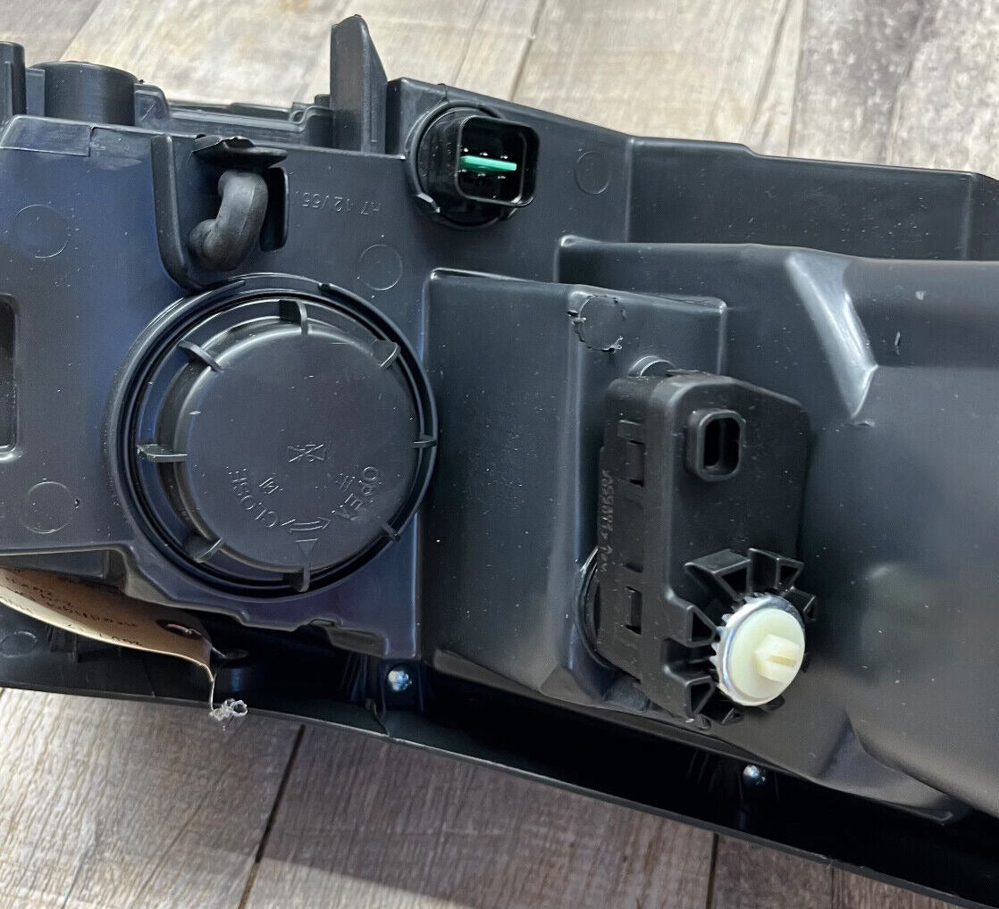 2007-12 Hyundai Santa Fe Left Driver Side Headlight OEM