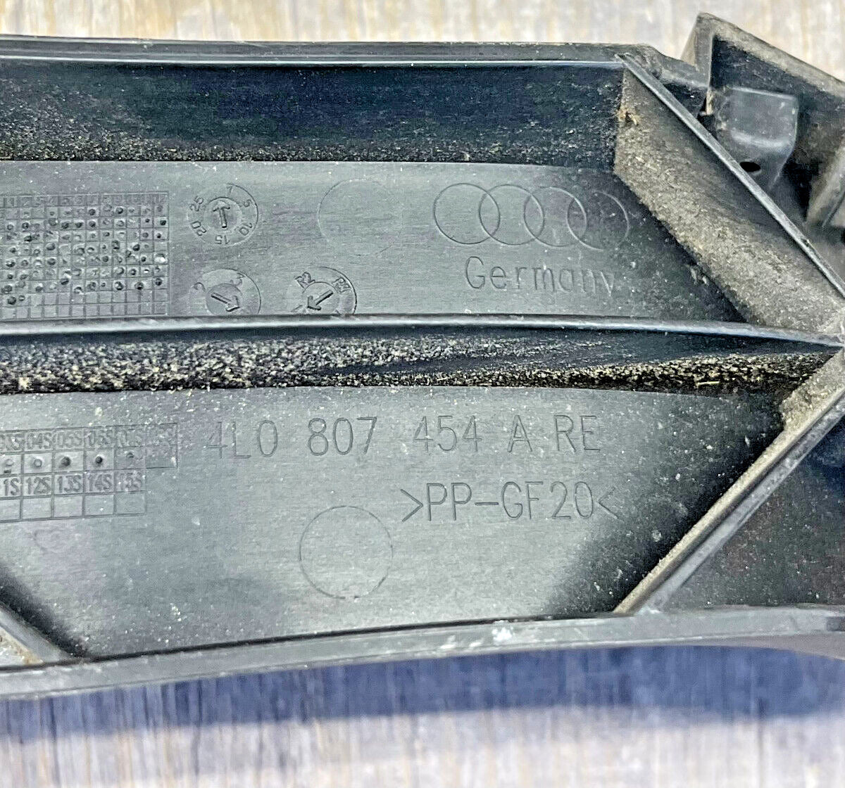 2007-15 Audi Q7 Rear Right Passenger Side Bumper Guide Bracket Support OEM