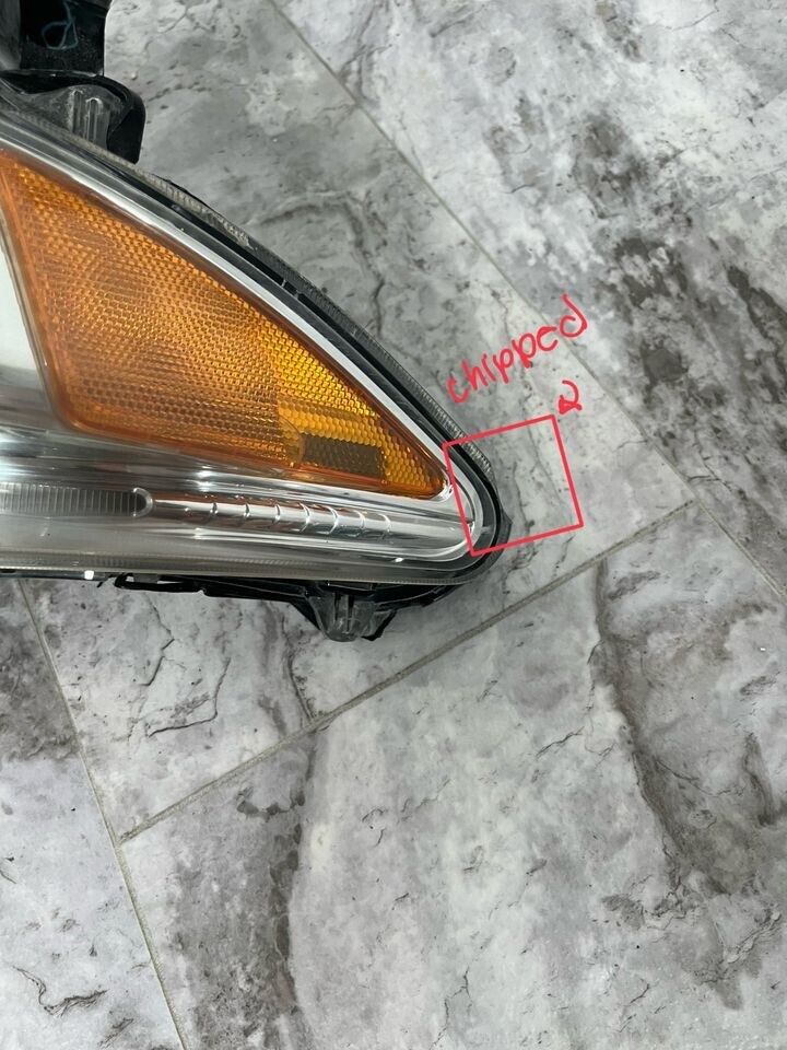 2011-12 Toyota Avalon Right Passenger Side Headlight Halogen OEM