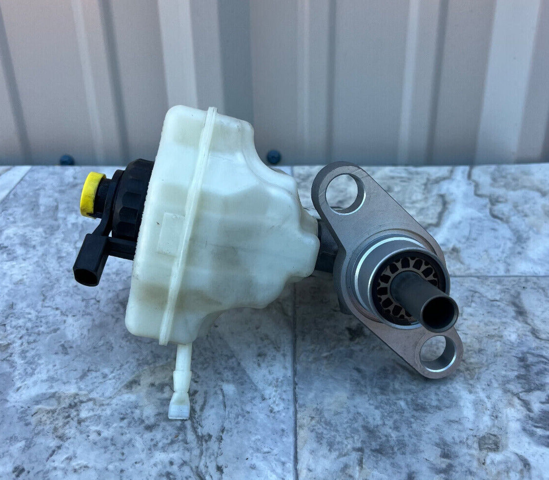 2007-15 Audi Q7 Master Brake Cylinder Assembly OEM