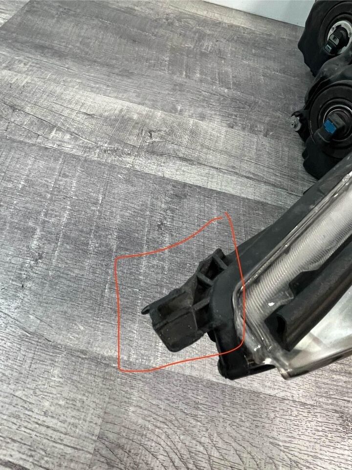 2014-16 Toyota Highlander Right Side Headlight Chrome OEM