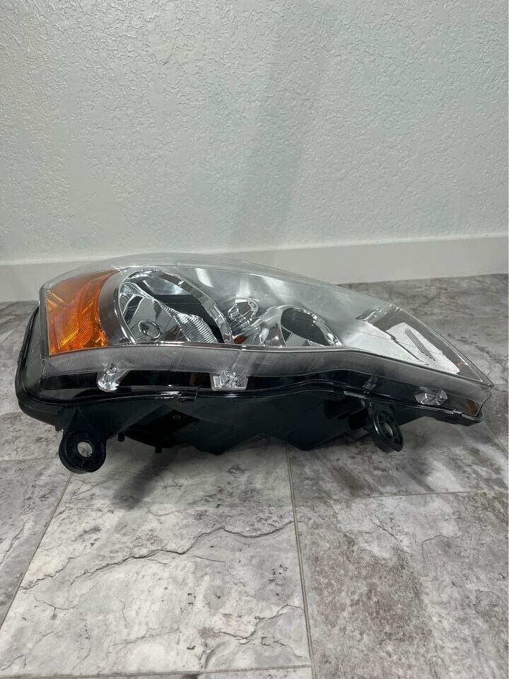 2008-16 Chrysler Town & Country Right Passenger HID Xenon Headlight
