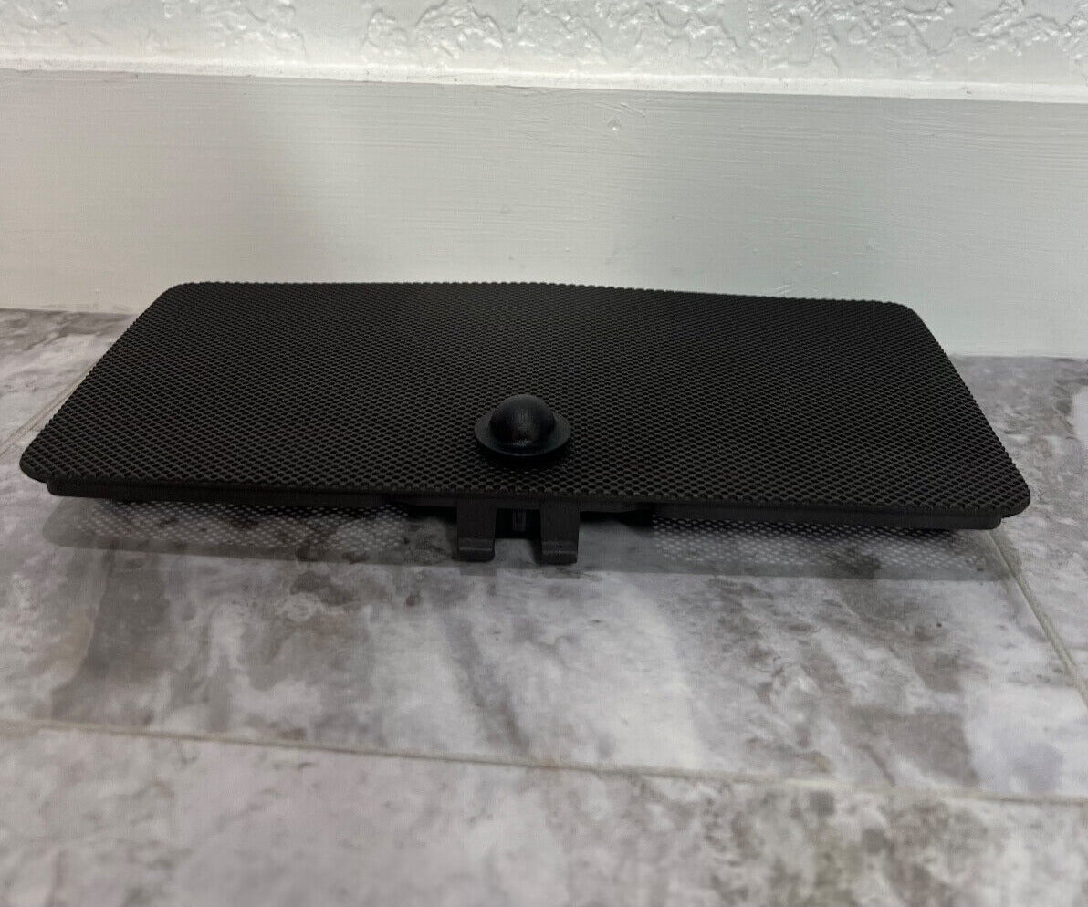 2008-11 Mercedes W204 C300 C350 Dash Speacker Cover OEM