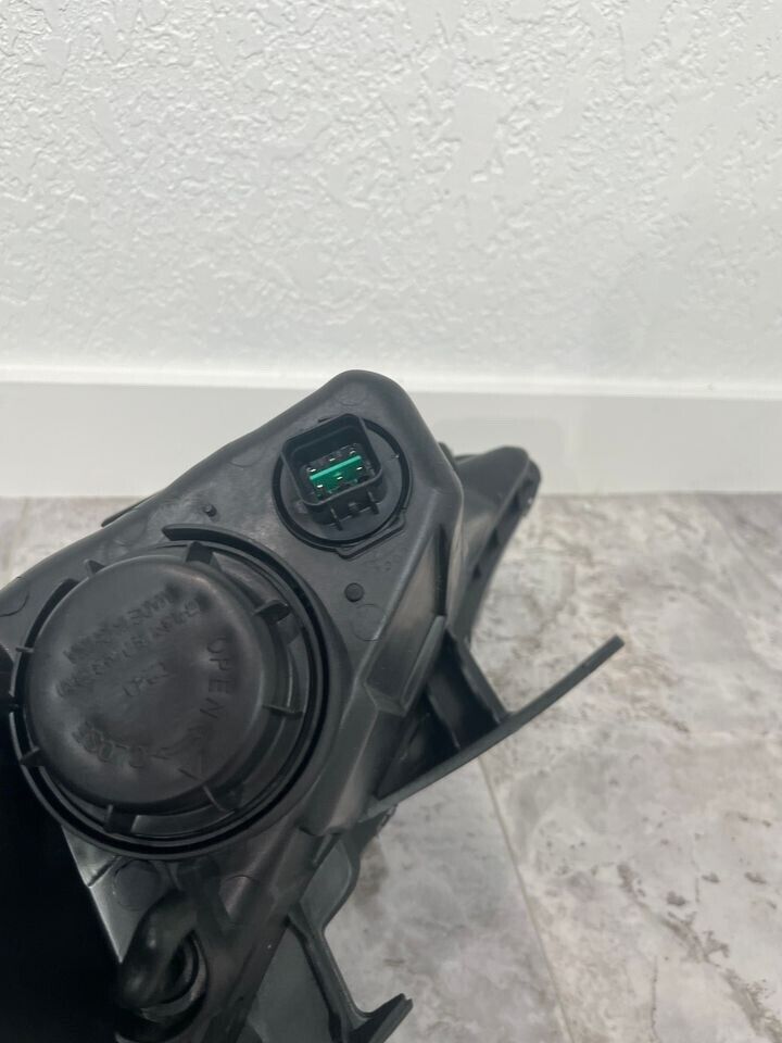 2011-14 Hyundai Sonata Right Passenger Halogen Headlight