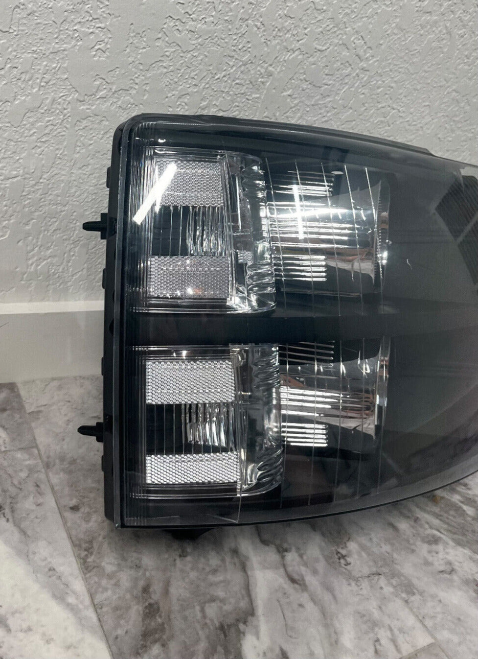 2007-13 Chevrolet Silverado 1500 Front Right Side Black Headlight OEM