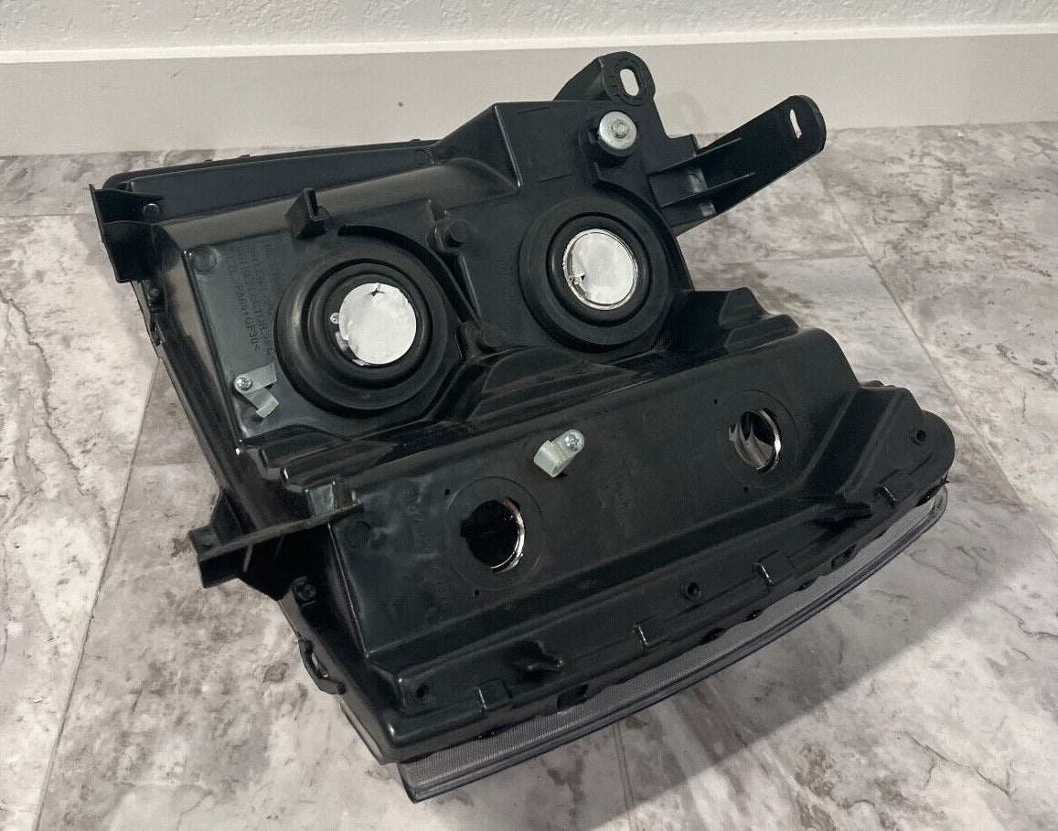 2007-13 Chevrolet Silverado 1500 Front Right Side Black Headlight OEM