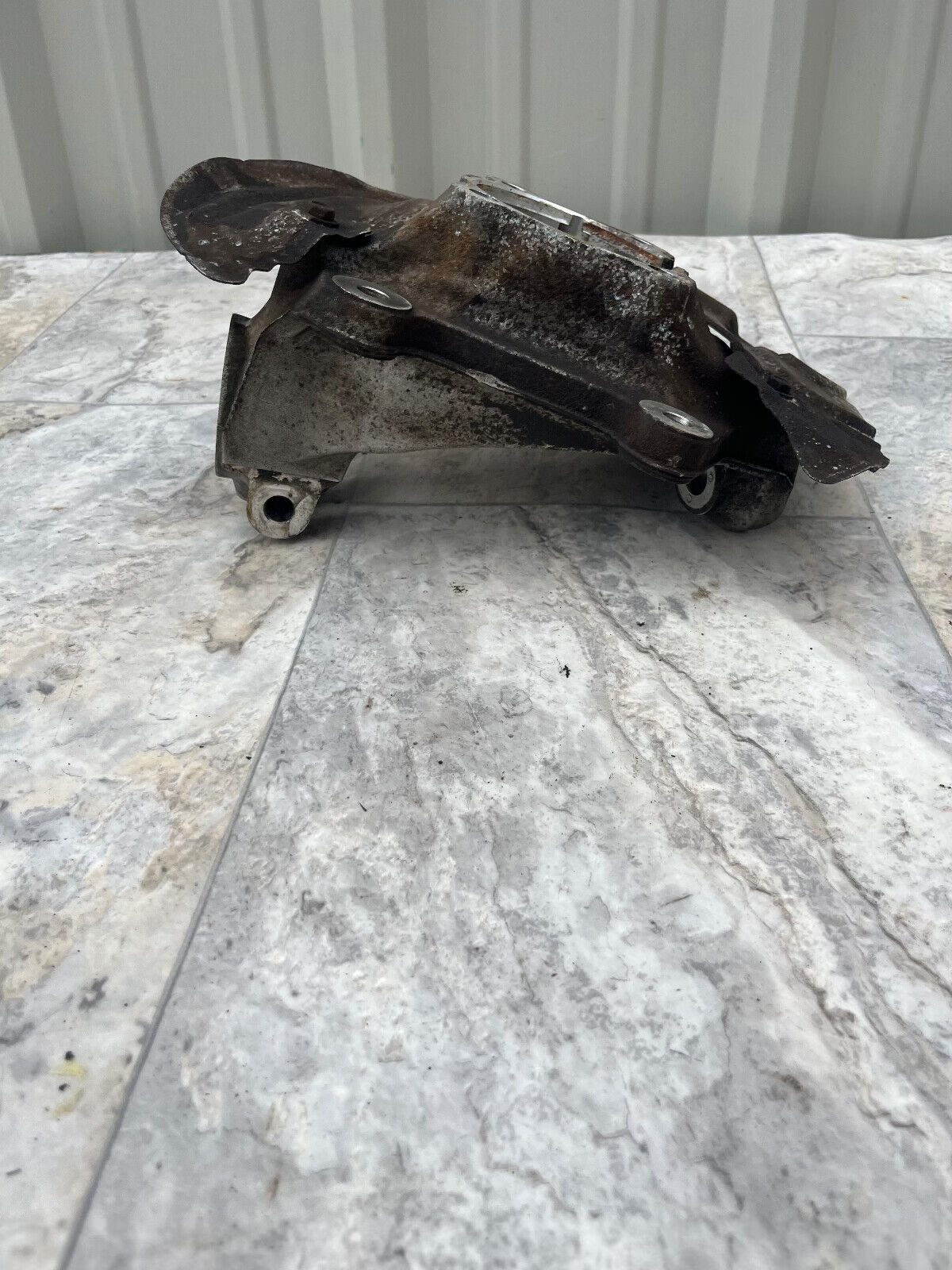 2006-11 BMW 328i Front Right Passenger Side Spindle Knuckle Hub OEM