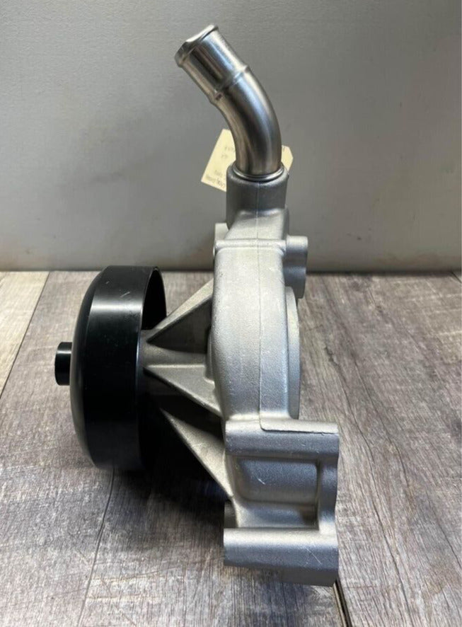 2001-07 Chevy Silverado Tahoe GMC Sierra Water Pump w/Gasket