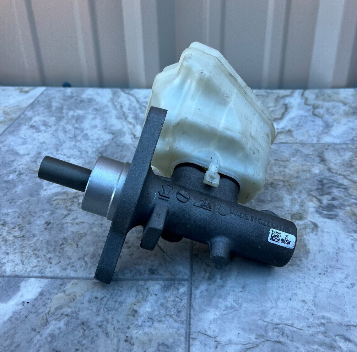 2007-15 Audi Q7 Master Brake Cylinder Assembly OEM