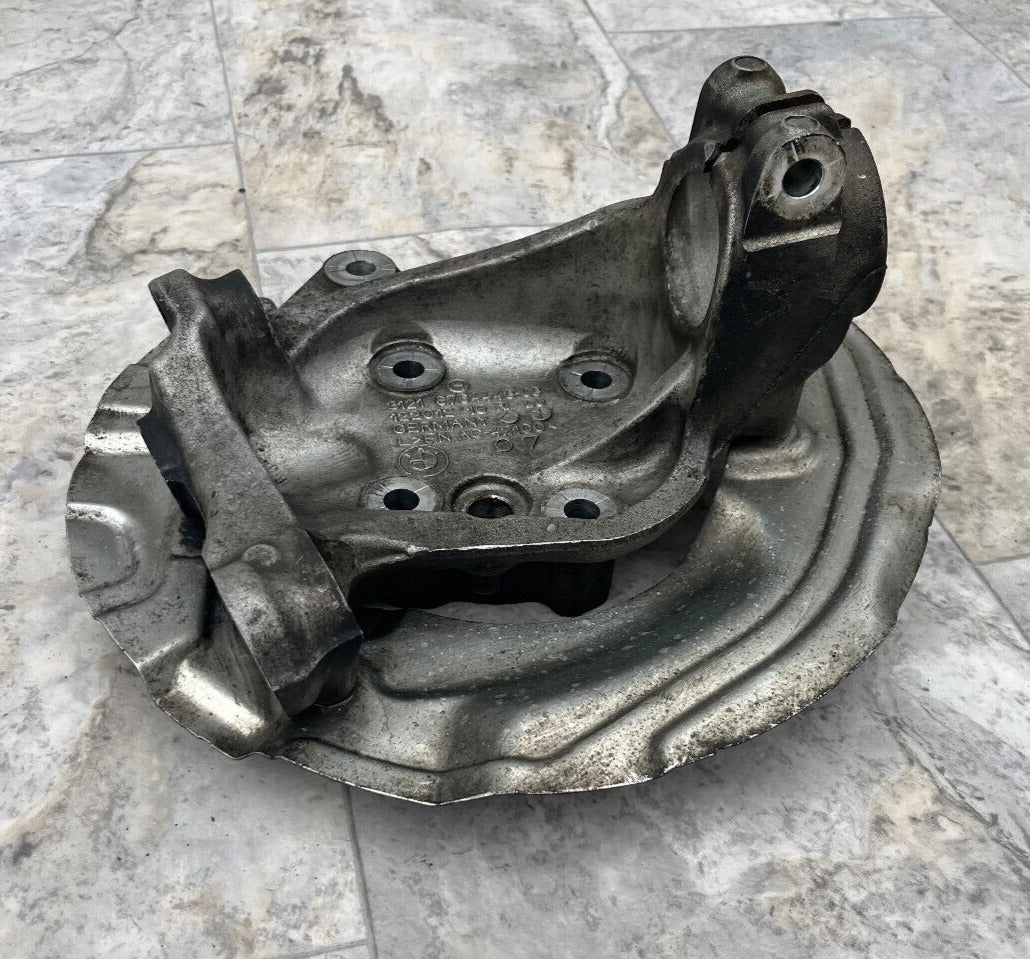 2006-11 BMW 328i Front Left Driver Side Spindle Knuckle Hub OEM