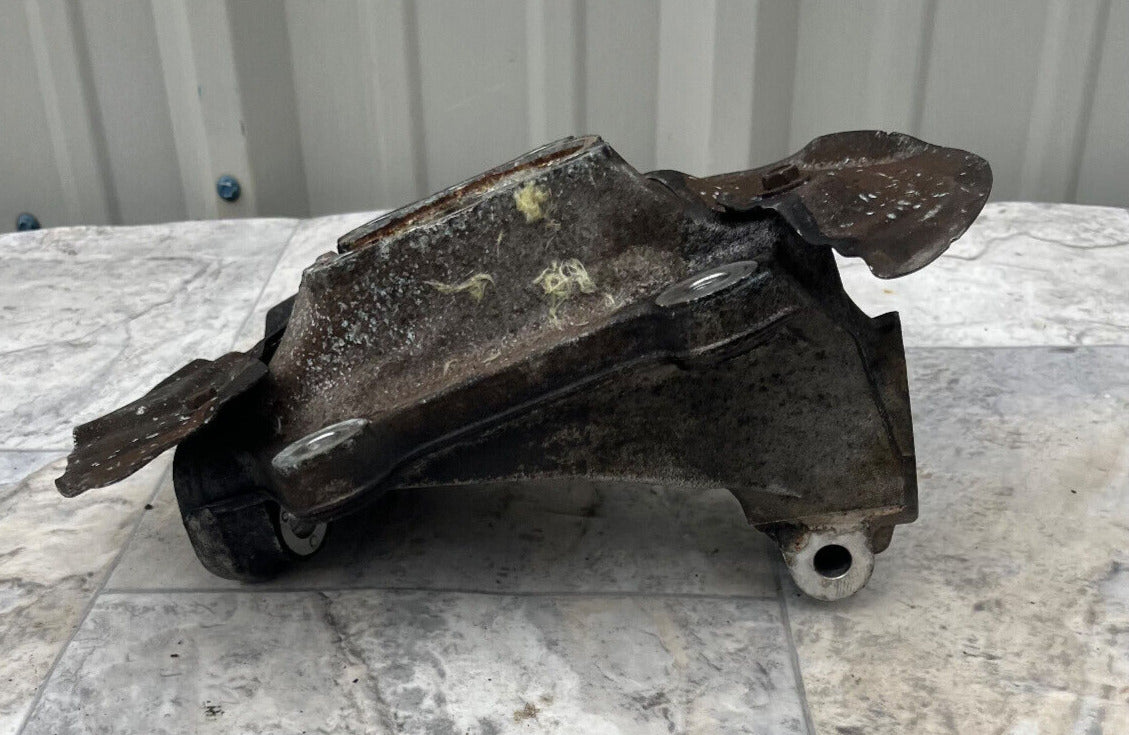 2006-11 BMW 328i Front Left Driver Side Spindle Knuckle Hub OEM