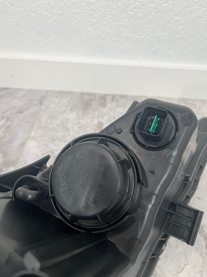 2011-14 Hyundai Sonata Left Driver Halogen Headlight