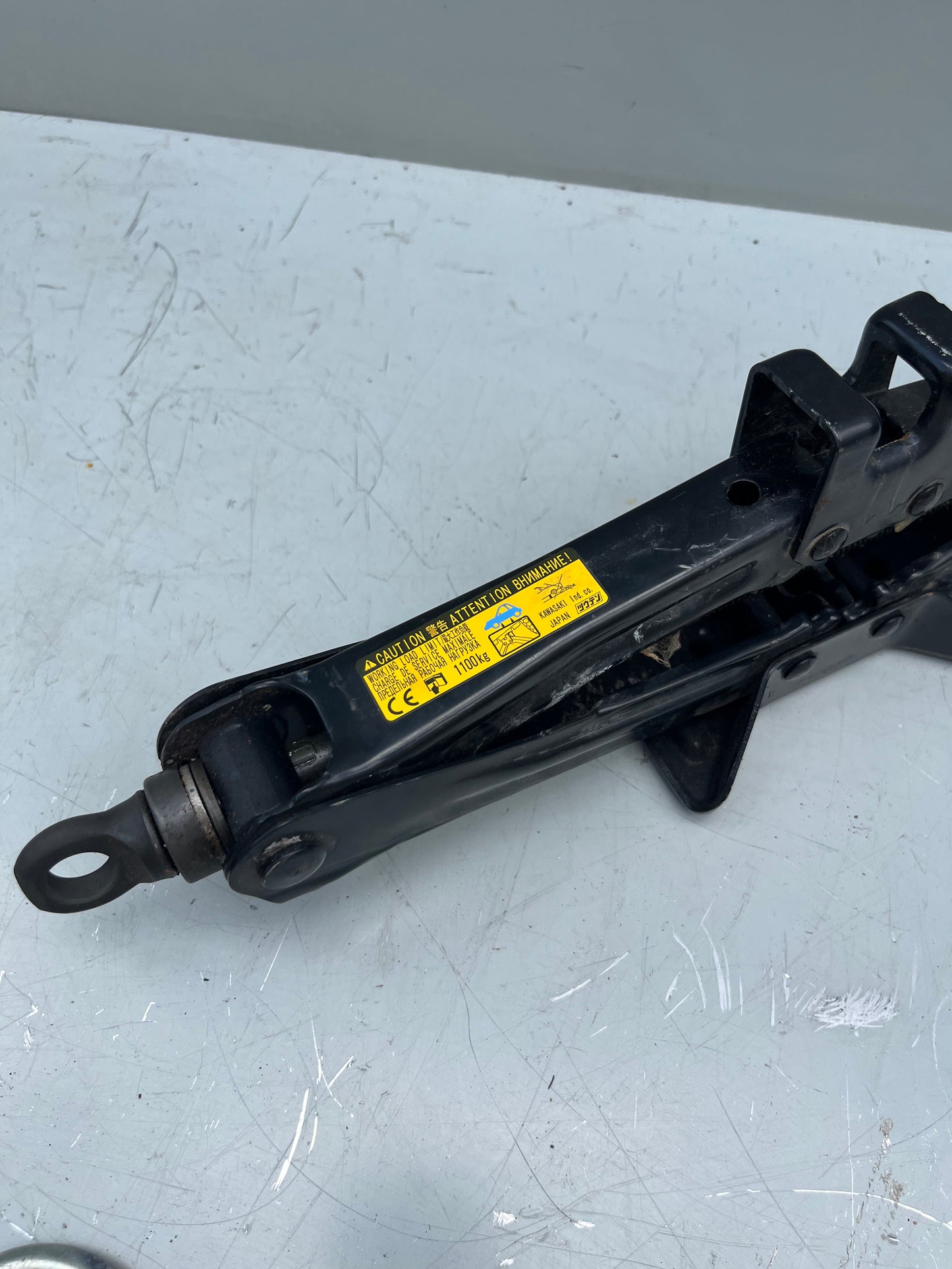 2011-17 Lexus CT200H Wheel Jack