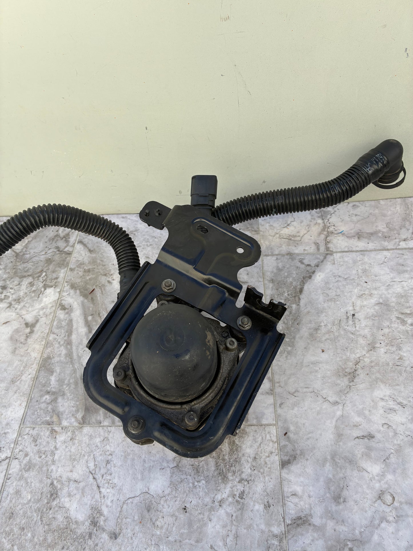 2011-15 Audi Q7 Engine Air Pump