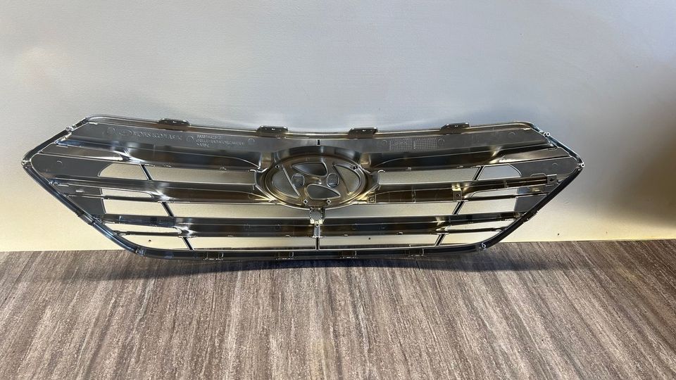 2017 -2018 Hyundai SantaFE Grill with camera hole OEM