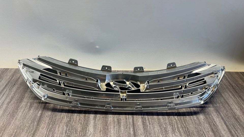 2017 -2018 Hyundai SantaFE Grill with camera hole OEM