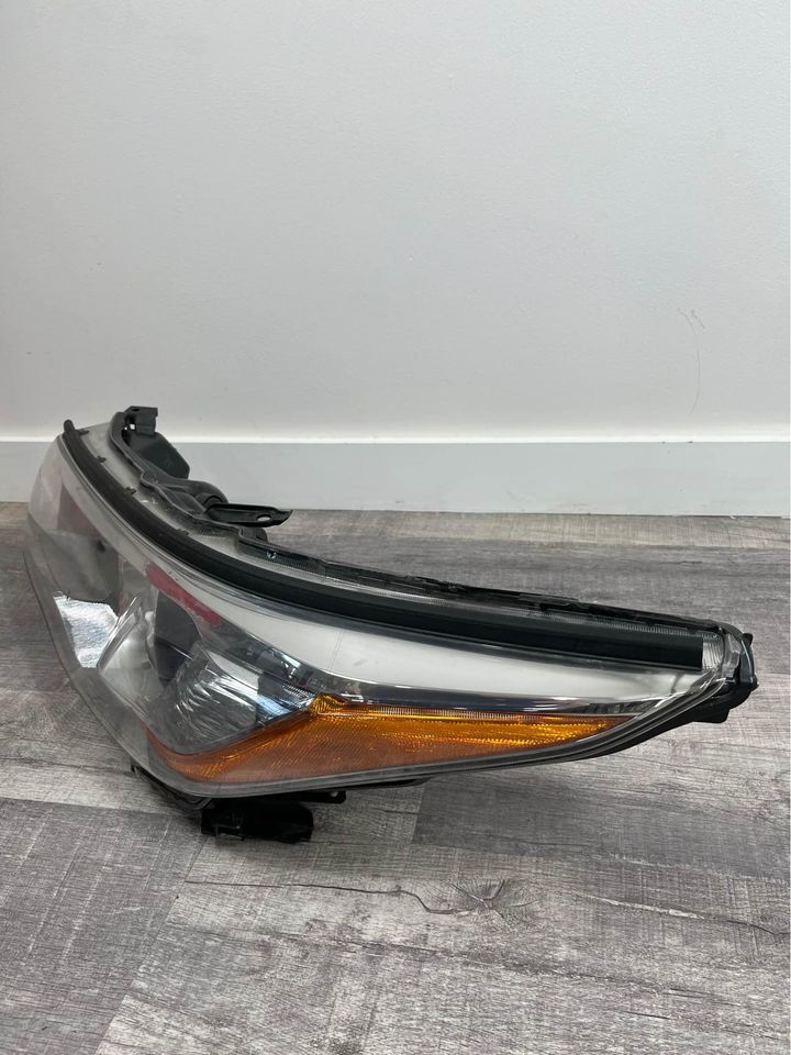 2015-16 Left Toyota Highlander Headlight