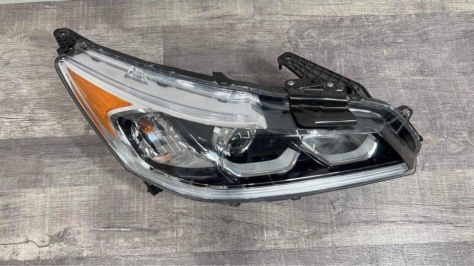 2016-17 Honda Accord Hybrid Right Headlight