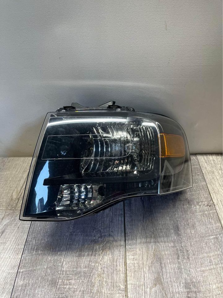 2007-14 Ford Expedition Left Driver Headlight