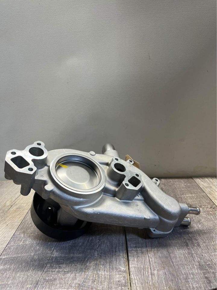 2001-07 Chevy Silverado GMC Sierra Water Pump