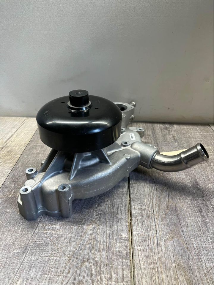 2001-07 Chevy Silverado GMC Sierra Water Pump