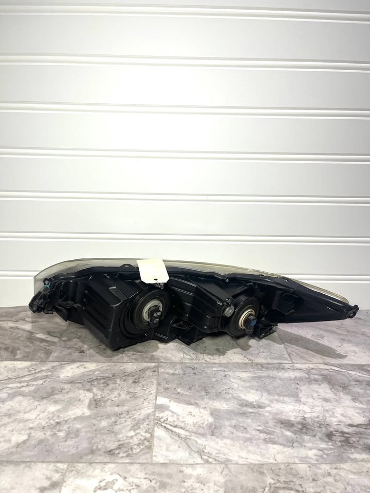 2015-17 Toyota Camry Passenger Right Side Halogen Headlight OEM