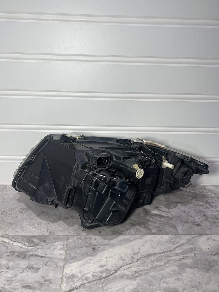 2009-11 BMW 328i 3-Series Right Side Headlight OEM