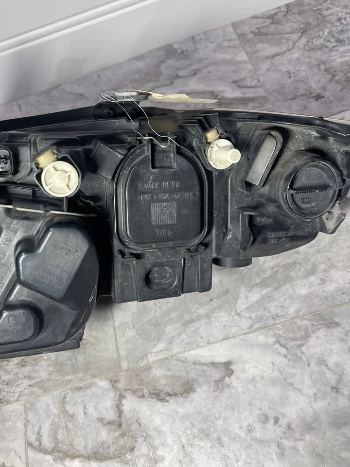 2009-11 BMW 328i 3-Series Right Side Headlight OEM