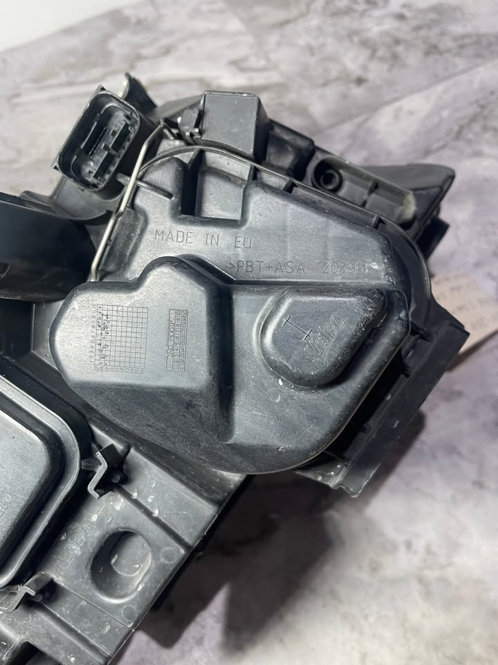 2009-11 BMW 328i 3-Series Left Side Headlight OEM