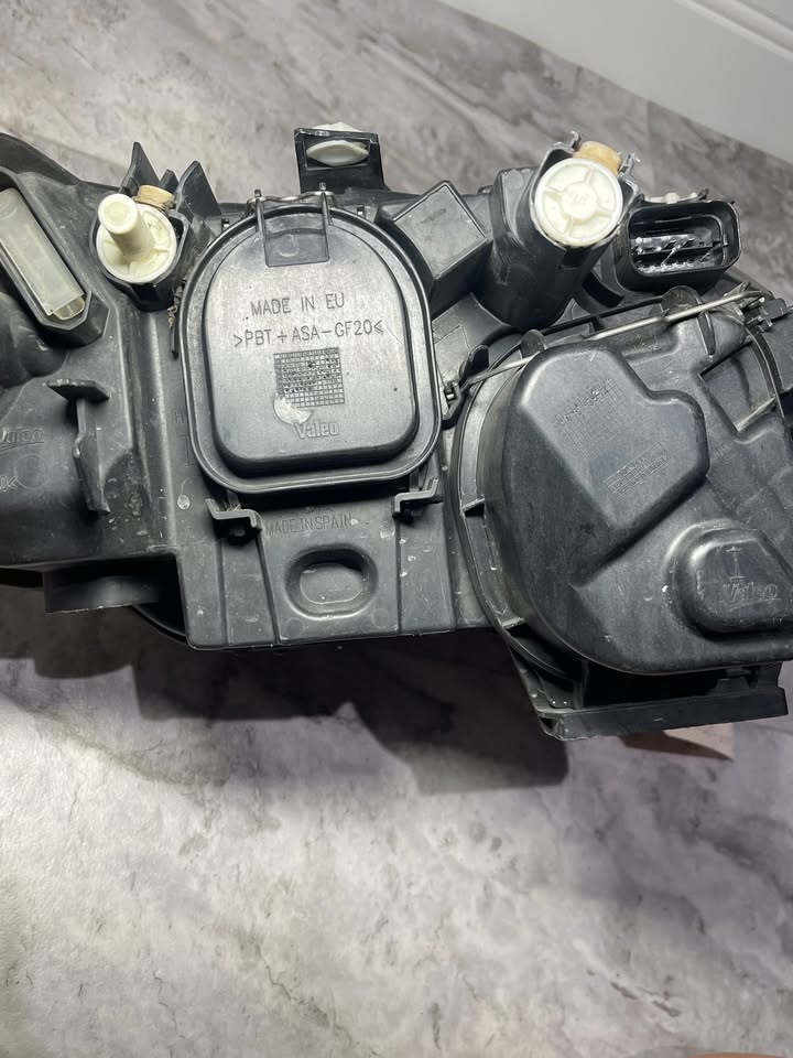 2009-11 BMW 328i 3-Series Left Side Headlight OEM