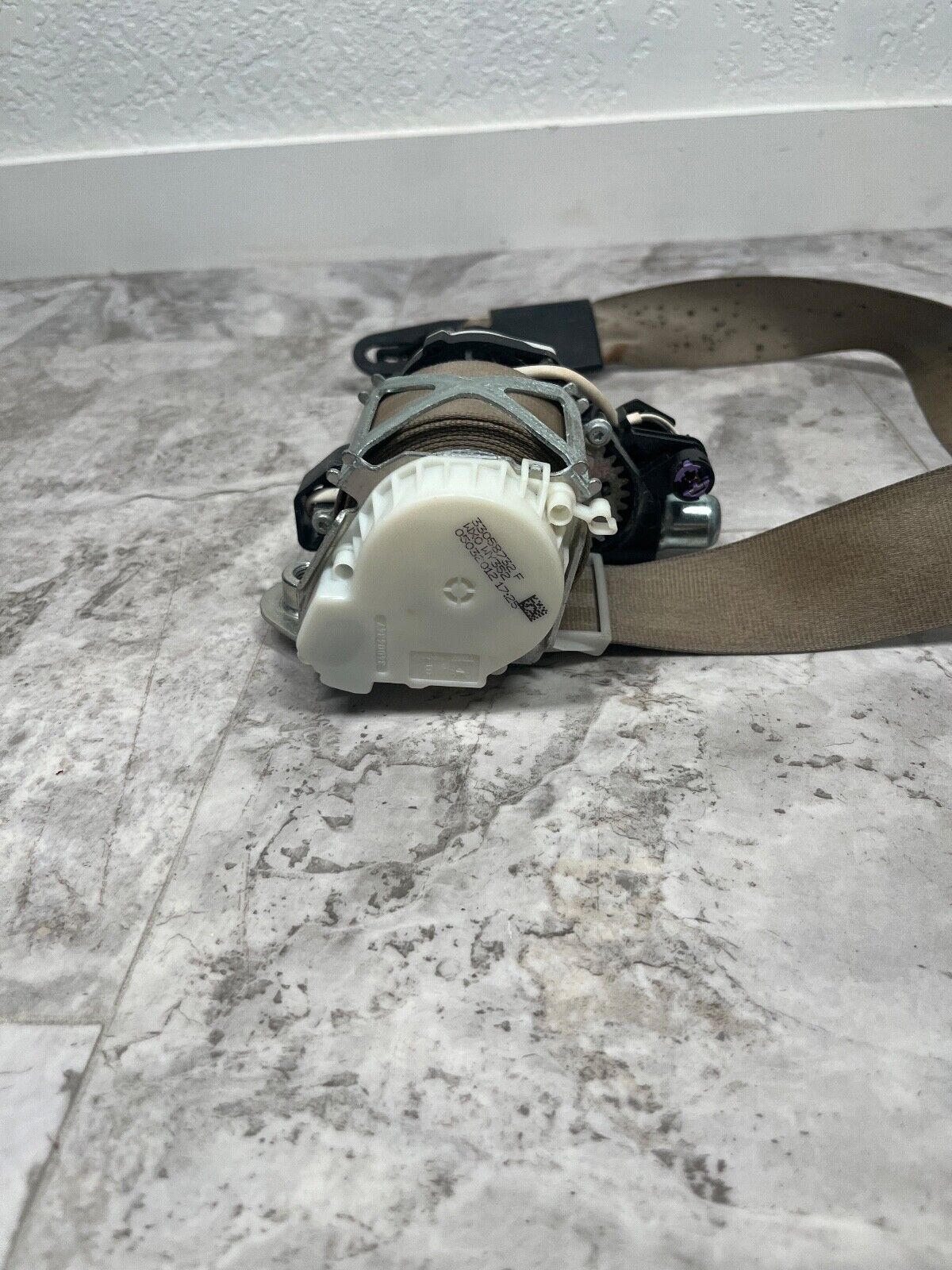 2007-15 Audi Q7 Front Right Seat Belt Retractor OEM